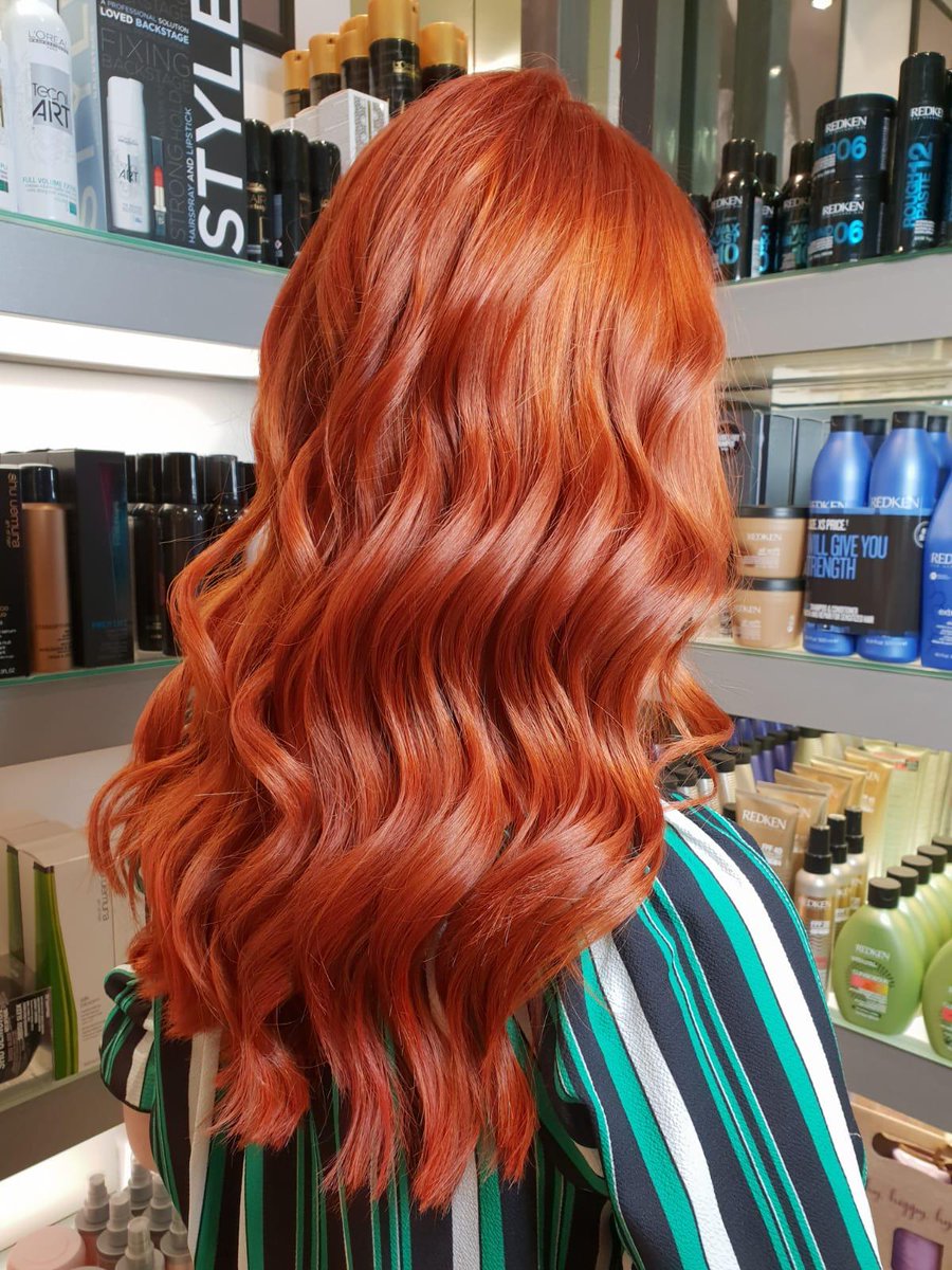 We are loving this colour transformation created by stylist Saira in Canary Wharf!😍 #seanhanna #CanaryWharf #colourtransformation