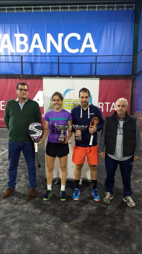 GrupoJimSports's tweet photo. Nuestro equipo #SofteePadel no quiso perderse el 🏆Campeonato de pádel Mixto Absoluto 2018. Aquí 👇un pequeño resumen fotográfico📸 https://t.co/FmAITcJeeu