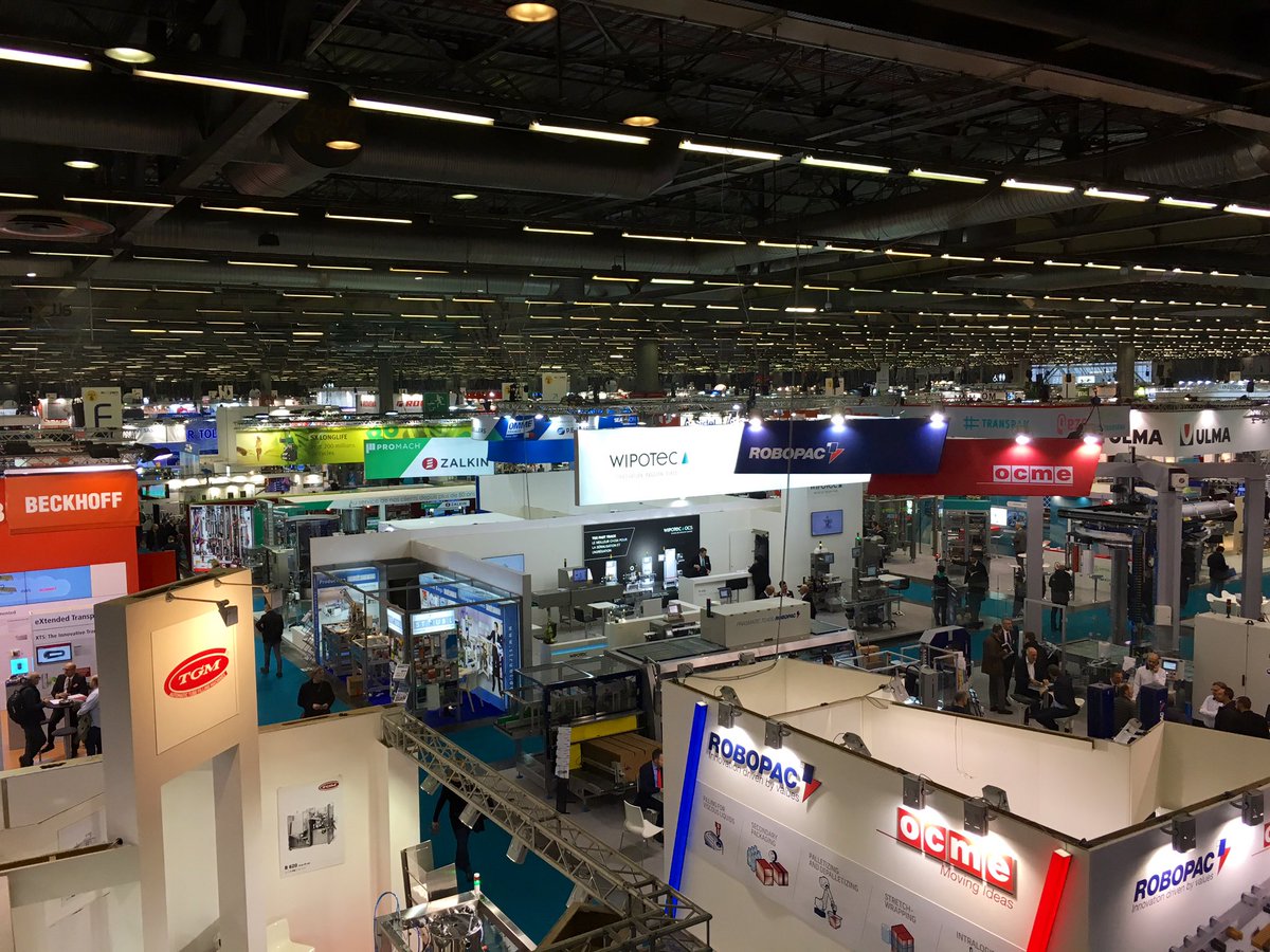 LogiMobiEvents's tweet photo. Die #All4Pack ist gestartet. Die Messehallen sind voll bis zum Horizont! Inklusive Konferenzen wie #Packaging #Revolution jetzt auf der Hauptbühne: #AI sollte genutzt werden um die Produktion effizienter zu machen #IMF_Industrie #PromosalonsInfo https://t.co/ab4Tu8bdip