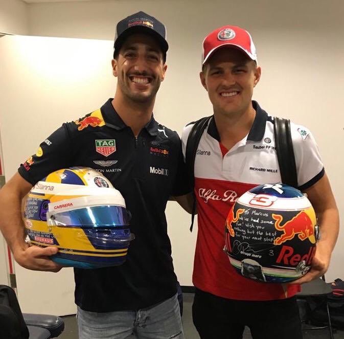 Ericsson_Marcus's tweet photo. Helmet swap yesterday with 2 of my best friends in @F1 . Both absolute legends on and off track 💯 #ME9 #F12018 https://t.co/6F2wCEKFRK