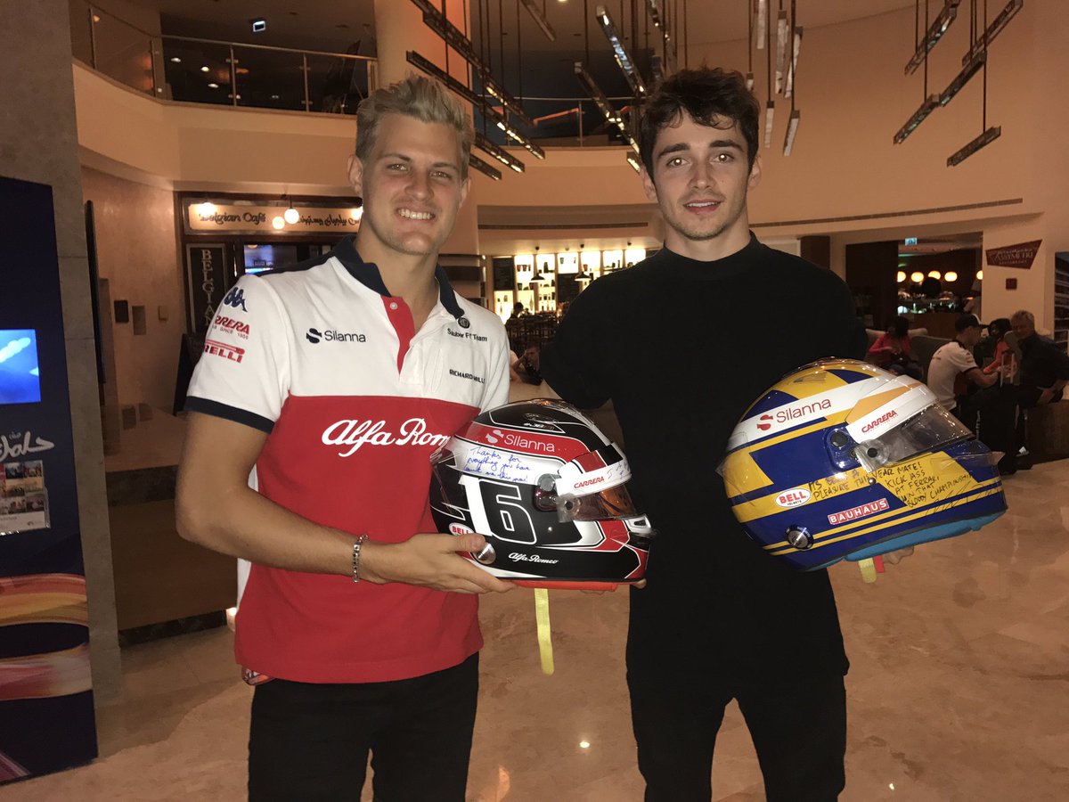 Ericsson_Marcus's tweet photo. Helmet swap yesterday with 2 of my best friends in @F1 . Both absolute legends on and off track 💯 #ME9 #F12018 https://t.co/6F2wCEKFRK
