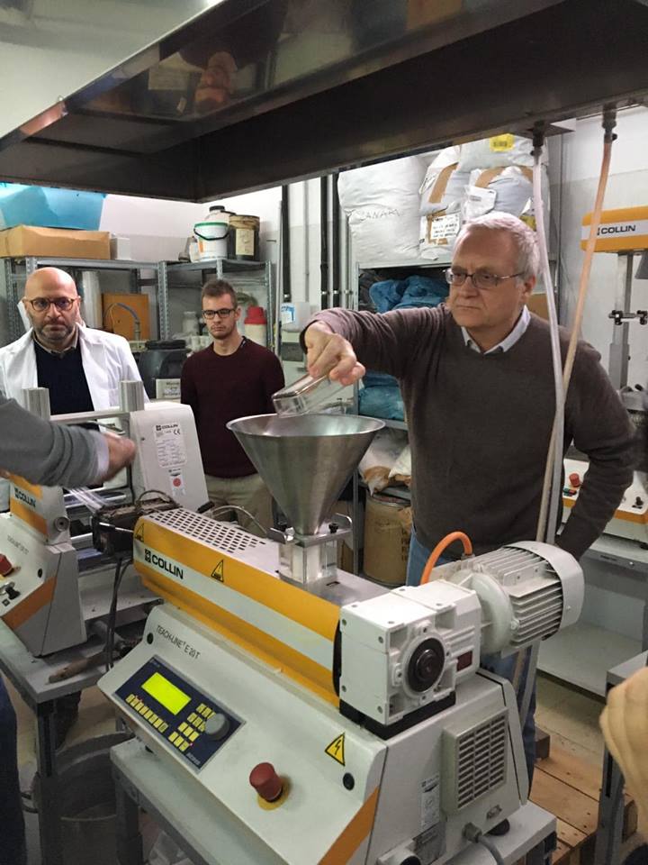 FdF_FinalEvent's tweet photo. Prosegue la visita a @CnrIpcb @StampaCnr #fabbricadelfuturo #Factoriesofthefuture #FdF_FinalEvent2018. https://t.co/F9kCwkg5XQ