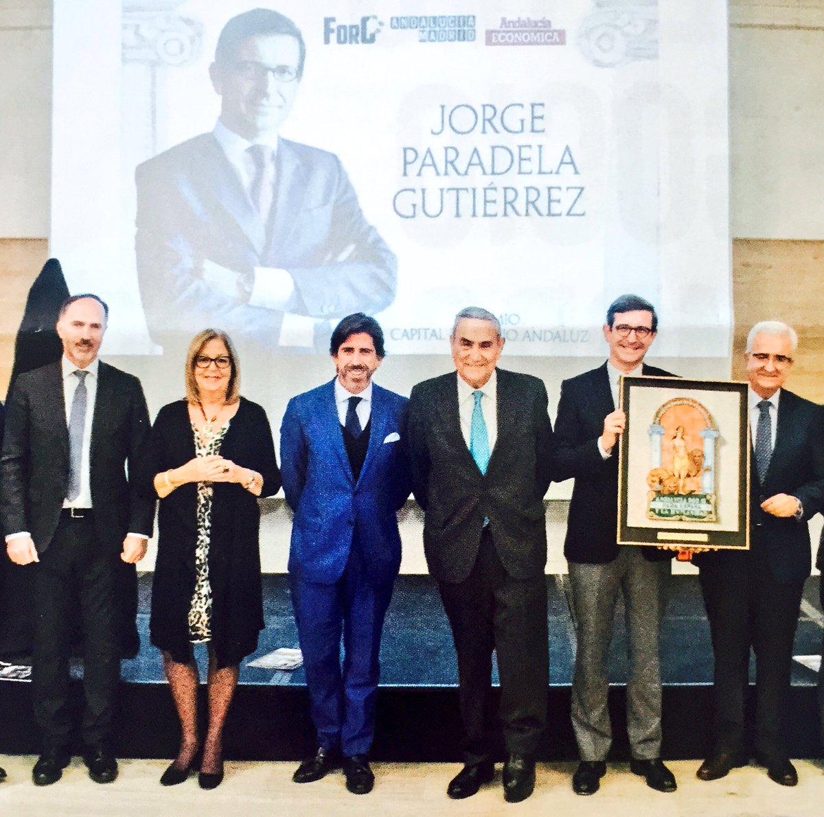 gansaby's tweet photo. Presentes en los encuentros d #andaluciaeconomica, junto a representantes del empresariado andaluz, para homenajear a #jorgeparadela @ParadelaHK Director d Relaciones Corporativas en Heineken Internacional @Heineken_ESCorp @gestionitas #Martincasillas #oscargonzaldzbarba #gansaby https://t.co/tuN6jukwKU