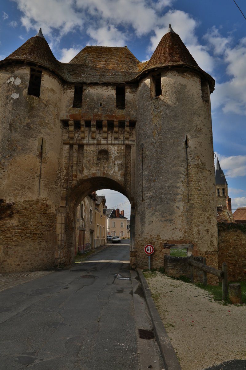 [ La presse en parle ] La porte champagne de Levroux sera à l'honneur demain sur @France2tv dans l'émission du patrimoine à 20h36 😉📽️
Tous devant vos 📺 !