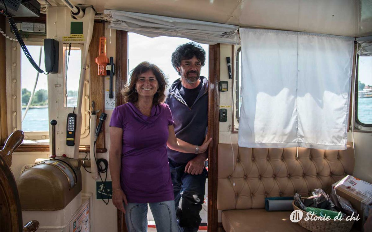 storiedichi's tweet photo. La storia di Paolo e Maria Luisa, che vivono a #Venezia bordo del rimorchiatore Impetus, è una delle più lette e condivise di #storiedichi e verrà raccontata stasera a #primadellalba di @salvosottile . Ore 23.30 su #Rai3 

https://t.co/B8b5e3AK4i https://t.co/6bkcy0igRR