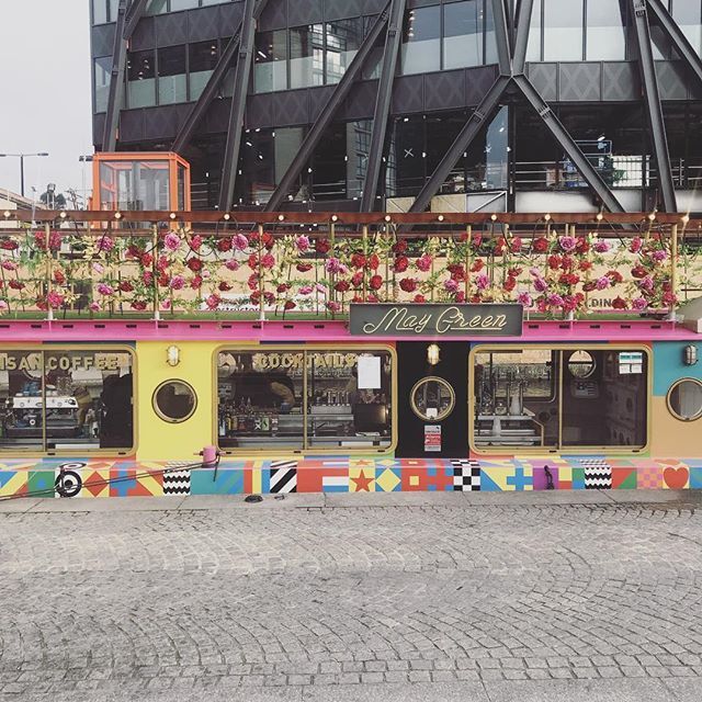 What a great way to start at Monday. Coffee on the canal!🙂☕️ #coffee #coffeeshop #paddington