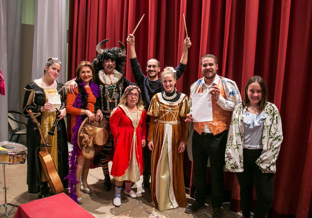 Con montaje de #LosMejía y en un nuevo alarde de derroche 
Ayer #25NOV #DiaContraLaViolenciaMachista
actrices gacheras presentaron "La Princesa de Pedroche" 
foto by <a href="/Peter_Font/">Peter Font 90's</a> #teatro de #genero por y para #LosPedroches