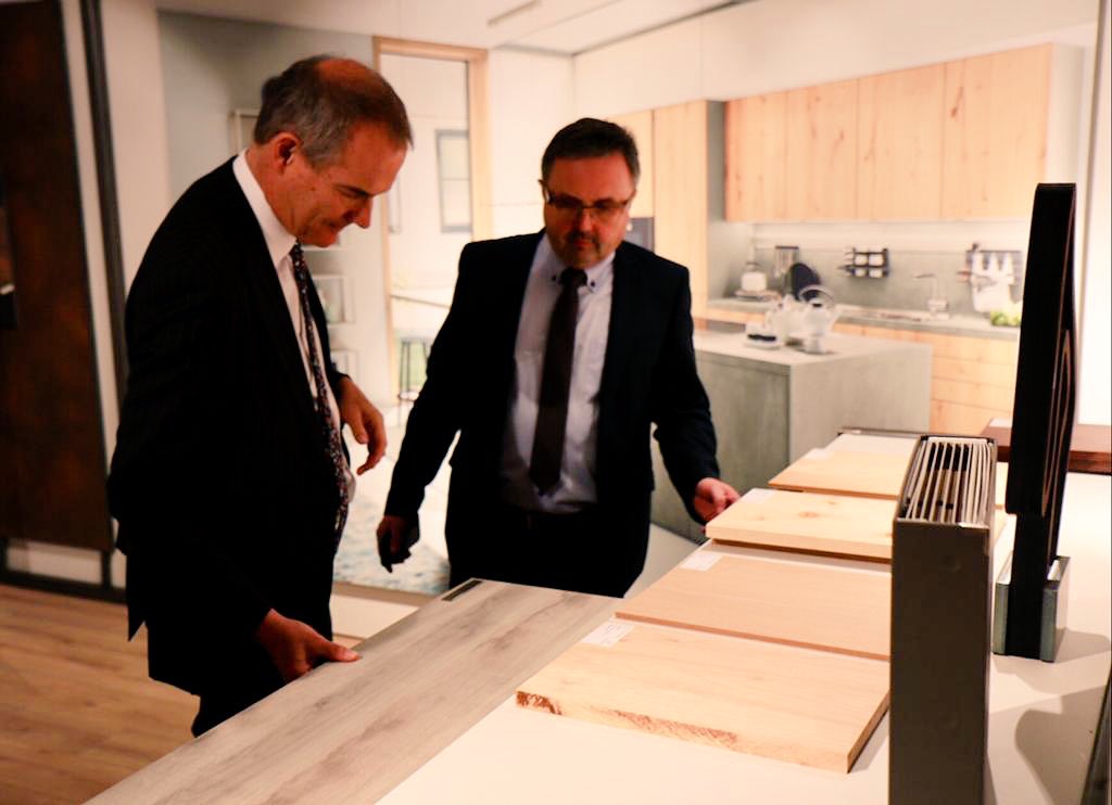 RLeighTurner's tweet photo. Established in 1897 as a family business by former British Honorary consul Matthias Kaindl, @Kronospan opened a subsidiary in Chirk in 1970 which they are currently expanding and modernising @tradegovukAUT @tradegovuk @businessisgreat https://t.co/PRR7Y4fhe8