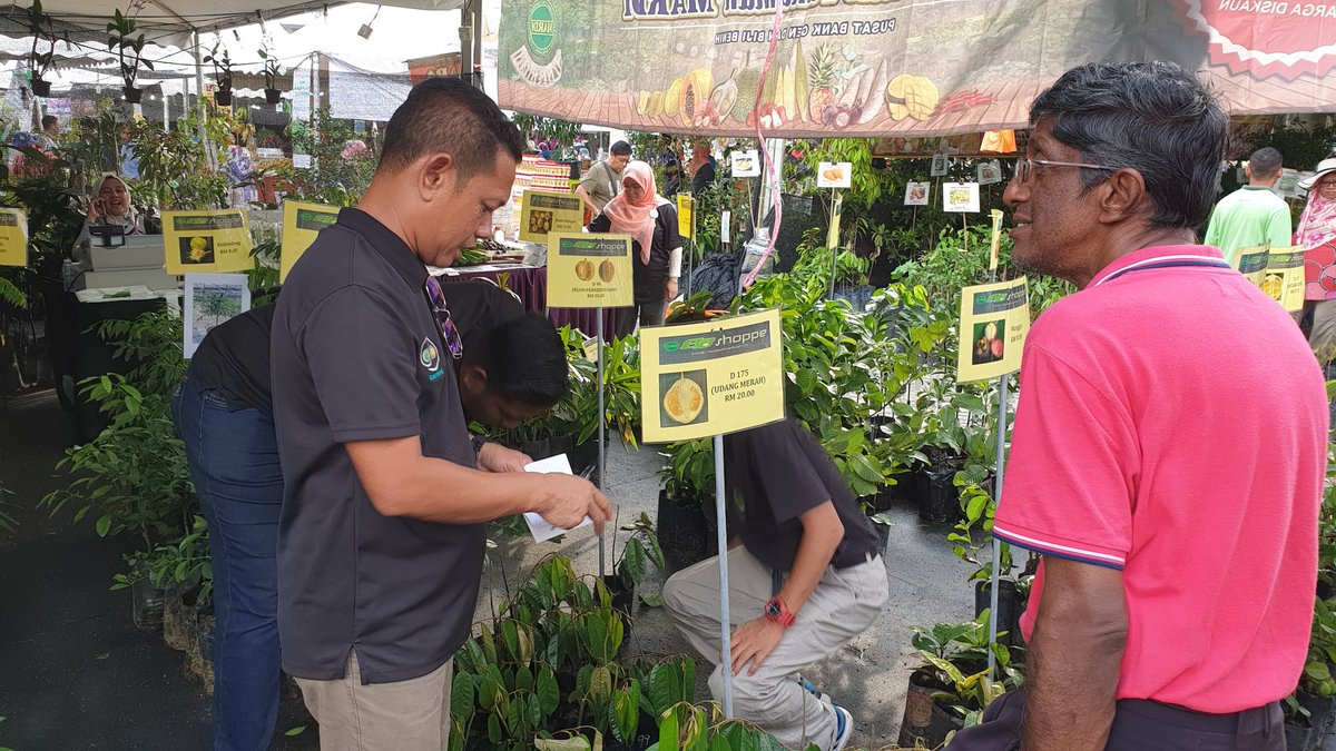 zul626's tweet photo. HANTU SERAP 36 JAM - MAHA 2018. Nak cari benih keluaran MARDI, Singah di booth kami No.35 Laman Tiba 1. Jiran kami jual baja berhantu 😁😁 https://t.co/LjxDS6xeYb