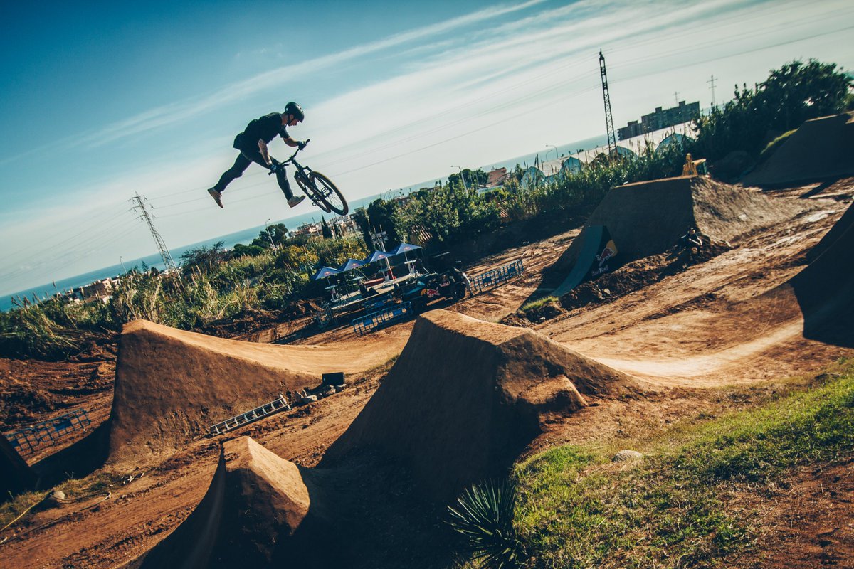 ajpremiadedalt's tweet photo. Un #HappyRideWeekend espectacular ha tornat a a conquerir aquest cap de setmana #premiadedalt en unes instal·lacions úniques, @LaPomaBikePark Gràcies a tothom per a fer possible aquest esdeveniment! 📷 @hoodmediahouse -https://t.co/hZwq4ItymY https://t.co/VQ6su977OT