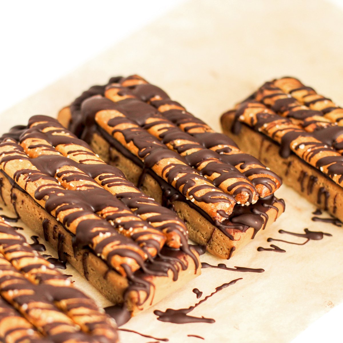 dwbenefits's tweet photo. What's in the @DIYProteinBars cookbook? ALL OF THIS! https://t.co/erxgBqKWRa #giftidea #vegan #protein #sugarfree #fitfam #cleaneating #recipes https://t.co/iWVymzvSTe