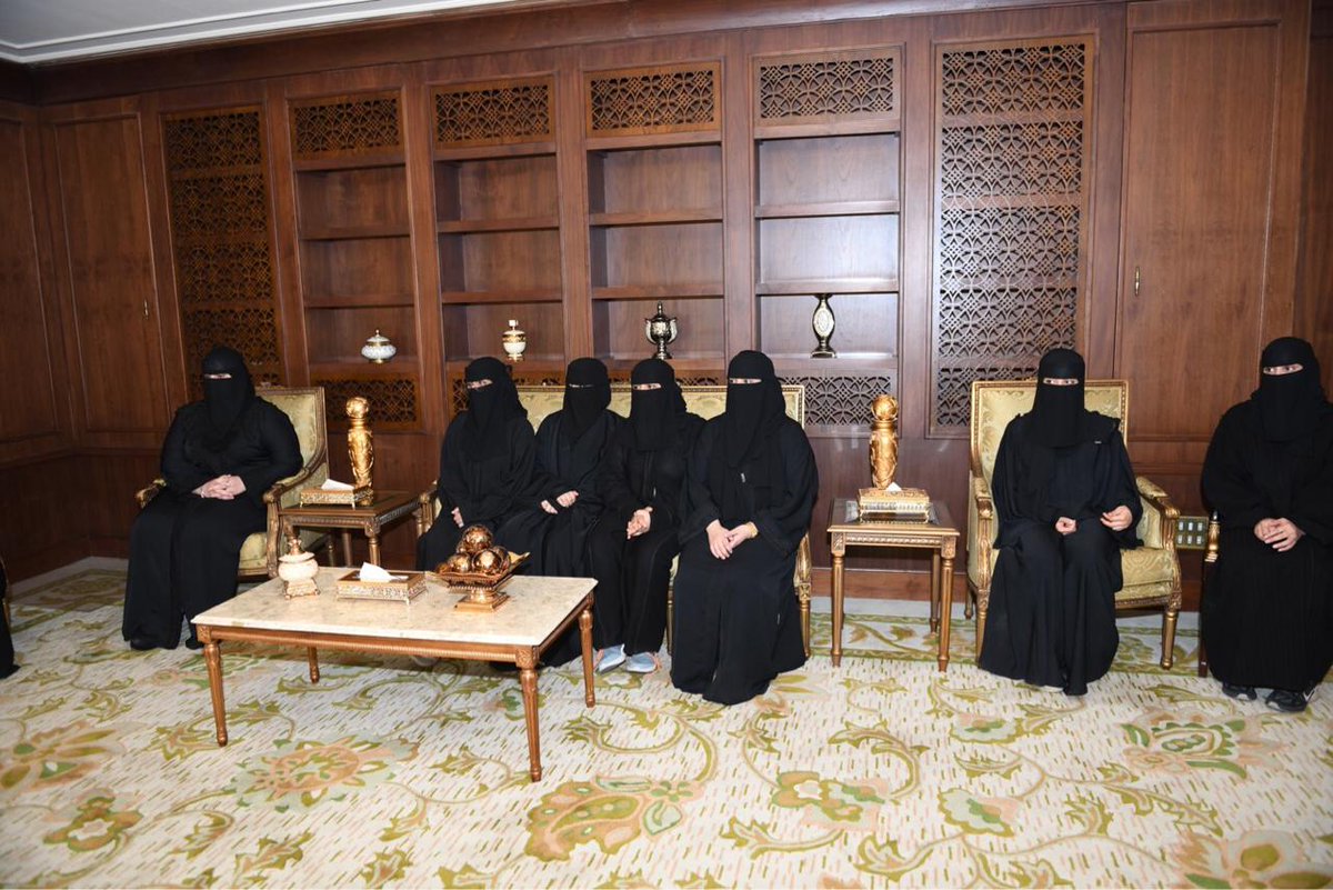 صور أثناء تكريم #الأمير_تركي_بن_طلال  للمتميزين وللمتميزات من طلاب وطالبات #المدرسة_الصيفية_للبرمجة  
 التي تنفذها #كلية_علوم_الحاسب_الآلي  بـ #جامعة_الملك_خالد برعاية مؤسسة #تكافل الخيرية..
#KKUCoding
<a href="/takaful_org/">مؤسسة تكافل الخيرية</a>
#أبها
#عسير