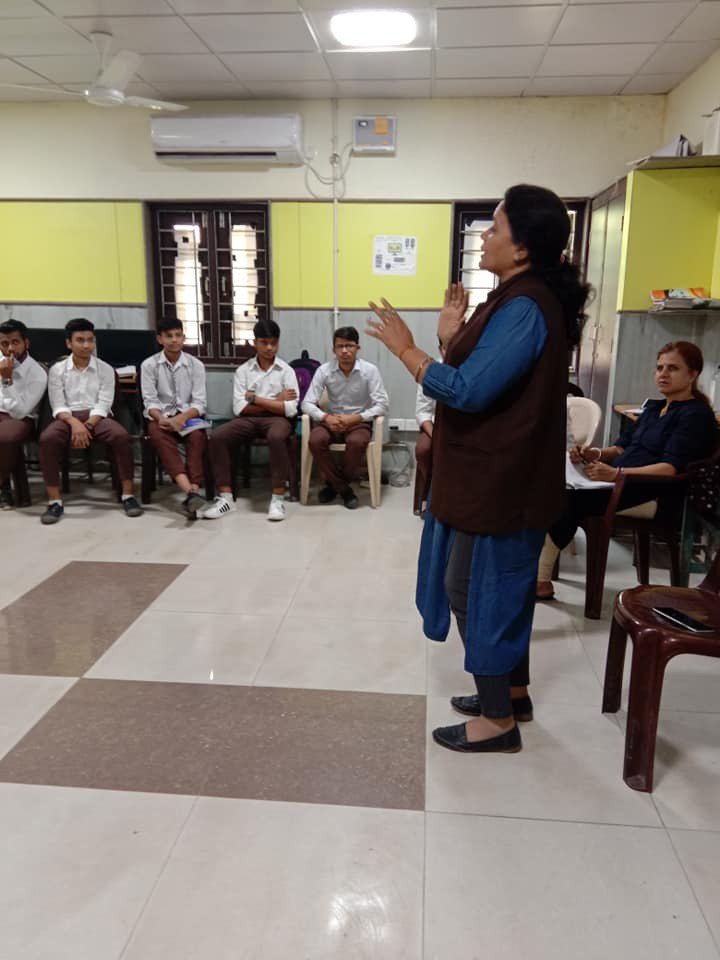 SeedsIndia's tweet photo. As part of #HoneywellSafeSchools program, our team was on-ground to raise #awareness about #safety &amp; steps that one could take in their #neighbourhood in wake of a #disaster. 

We were able to instil a greater understanding of #safetyprocedures &amp; how #childsafety begins at home. https://t.co/6AJwUVZke9