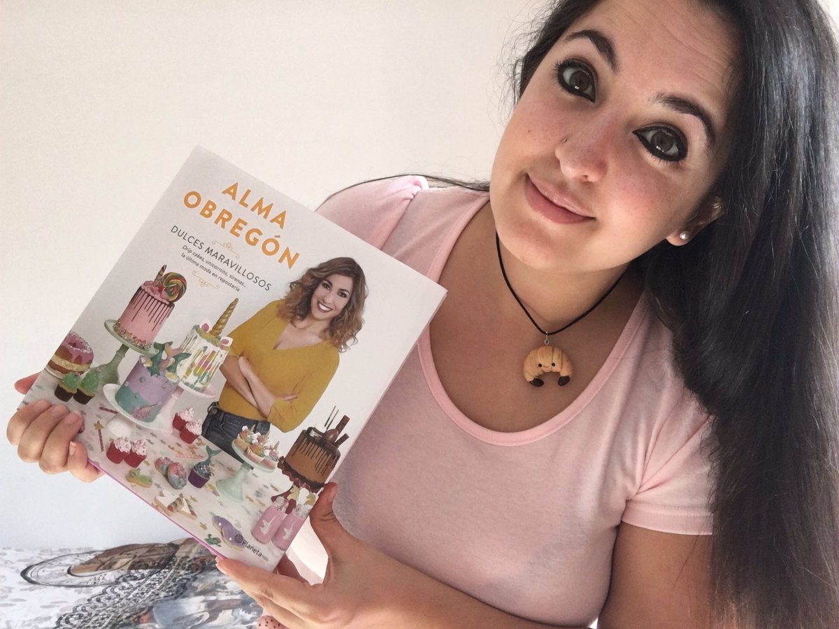 Sasa_Cositas's tweet photo. Unboxing Dulces Maravillosos | Alma Obregón https://t.co/aM0SED6Vgt @alma_cupcakes 🍰🍩 |
#almaobregon #almacupcakes #libro #book #dulcesmaravillosos #dripcake #unicorn #mermaid #sirena #reposteria #cake #sweet #ideas #cooking #baking #tartas #macarons #navidad #chocolat https://t.co/z6caz8GMSA
