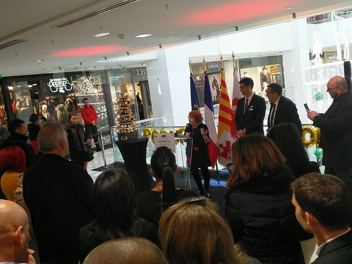 Inauguration du Pop Up Étoile a #Nicetoile une très belle démarche de @InitiativeNca avec <a href="/ValerieAmmirati/">Valérie Ammirati</a>  <a href="/MCziczac/">MC di Martino-Dhoste</a> <a href="/Boidalon/">🧡🇫🇷 #🅱︎🅾︎🅸🅳🅰︎🅻🅾︎🅽 🇫🇷🧡</a> Que la réussite salue ce pop up store !