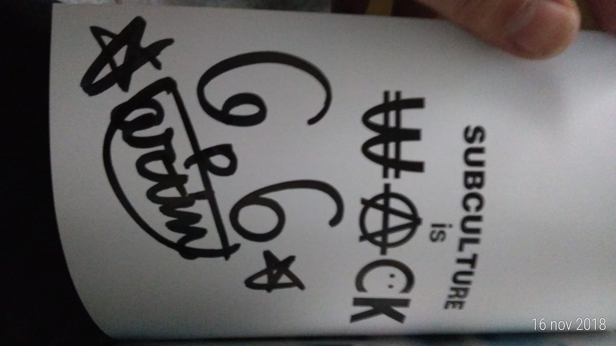 Esarca_JCB's tweet photo. Two copies for an Italian Wota ^_^
First is from Coco Partin @COCOpartin_GANG 😍
But I can not understand who the second signature is! 😅

#WACKな本 #WACK #QJ https://t.co/WTUCbwmfSV
