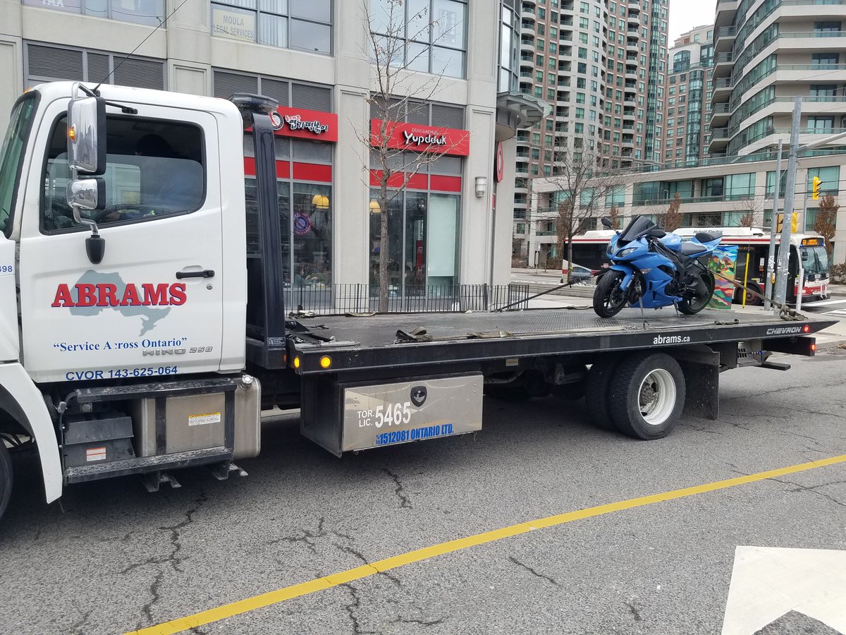 TPS_Mike33's tweet photo. Kawasaki Ninja was impounded yesterday afternoon for Racing another motorcycle on Yonge Street/Finch W,   7 Day Impound and 7 Day Licence suspension.  @TPS32Div @TorontoPolice @Abramstowing #trafficsafety https://t.co/kr6kirnm7x