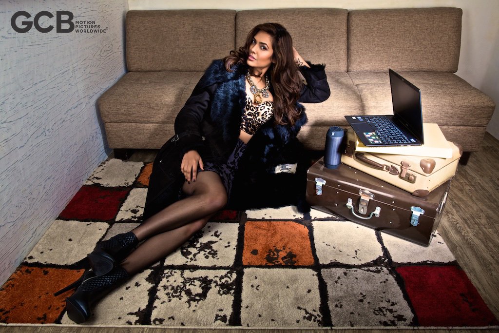 theguygcb's tweet photo. This picture is a testament to “TODAYS FACT” that you always need to be ready. This #marvellous woman here however was way ahead of her time when #style is spoken of! She was and is #Eveready. Photography by @iamgcb083 Muse – @eshagupta2811 
#eshagupta #GCBdirector  #GCBphotogphy https://t.co/qfyr51IxyZ