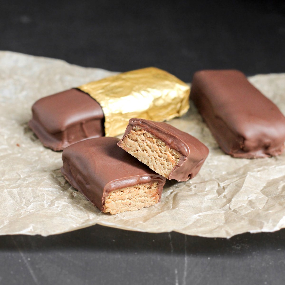 dwbenefits's tweet photo. Tryin to kick your #protein bar habit? No need! Thanks to the @DIYProteinBars Cookbook with 48 #healthy, cost-effective recipes! https://t.co/erxgBqKWRa #giftidea #vegan #protein #sugarfree #fitfam #cleaneating #recipes https://t.co/etXVdIbeIR