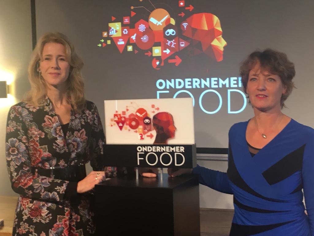 Ondernemersacademie Food geopend. Vakmensen zoals bij <a href="/KNSvoorslagers/">KNS</a> leiden de volgende generatie slagers en traiteurs op. Met @Astridvanhest #MKBActieplan.