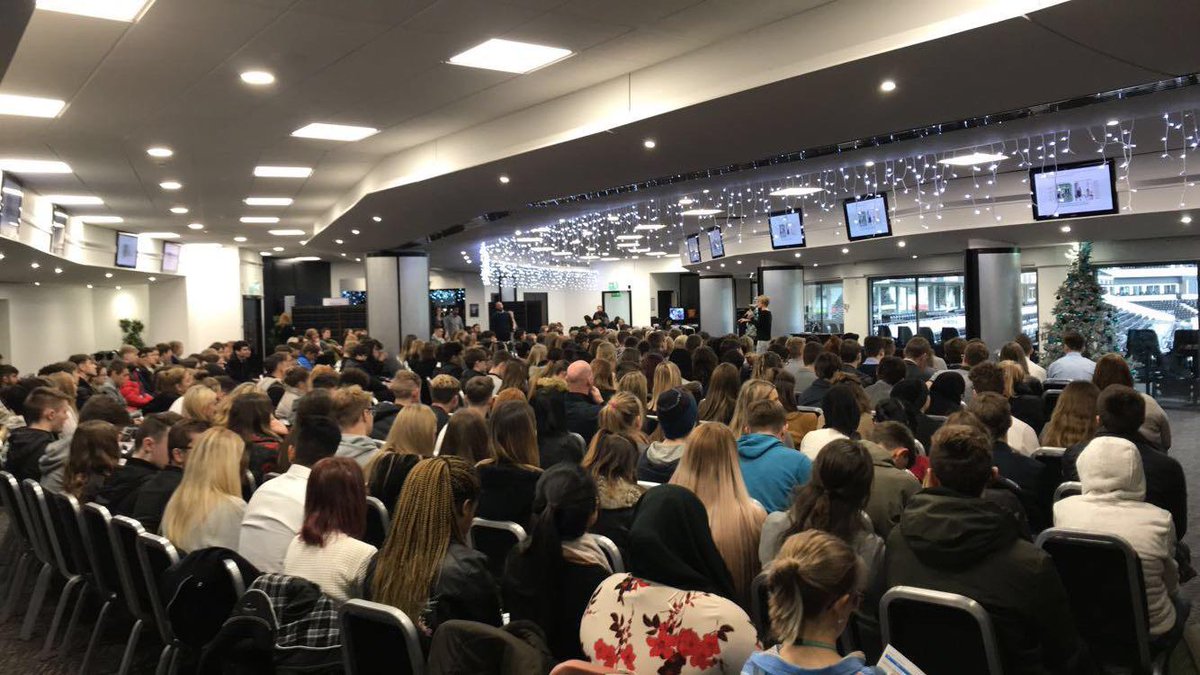 TP_plc's tweet image. Our early careers team were at Pride Park in Derby last week delivering tailored workshops to over 800 students with the help of Young Professionals! 📚Interested in an #apprenticeship? Find out how you could #LeapwithTP here:  bit.ly/2w8aseV #MondayMotivation