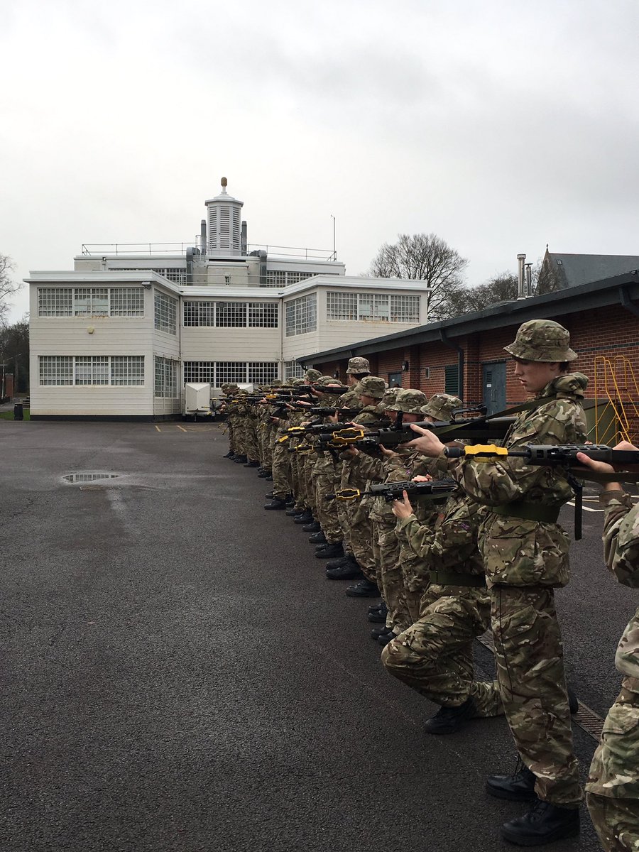 MCol_CCF's tweet photo. The Hundred’s EX SELF RELIANCE kicked off yesterday with a round of NSP checks and a briefing from SSI Bate #nightexercise https://t.co/0RljYWSJnB
