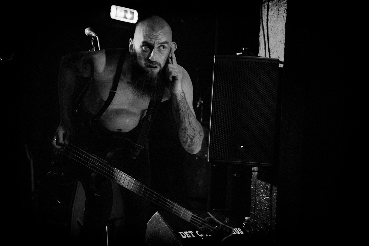 PowerModeDK's tweet photo. Pics from Friday’s gig at “Det Gule Pakhus” 🤘🏼 Photo: Hanne Nielsen

#MondayMotivaton #photography #band #punk #rock #musicians #drums #bass #guitar #performing #follow #like #share https://t.co/8JmHrlYgYO