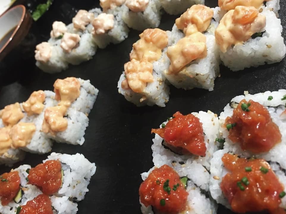 lassabinas2's tweet photo. Estos fueron algunos de los platos que presentamos el pasado Viernes en un catering privado! Te gustaría probarlos? Contáctanos! 📩
.
#catering #sushi🍣 #jamoniberico #ensalada #foie #cook #yummy #madrid https://t.co/0jWf3b8mo0
