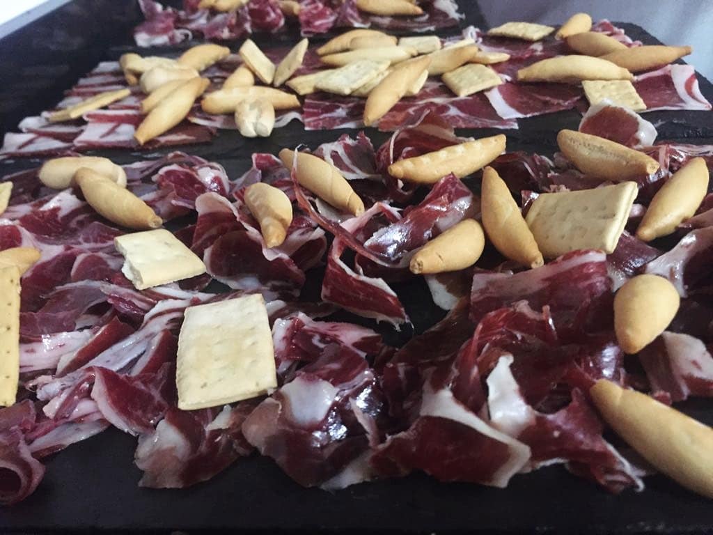 lassabinas2's tweet photo. Estos fueron algunos de los platos que presentamos el pasado Viernes en un catering privado! Te gustaría probarlos? Contáctanos! 📩
.
#catering #sushi🍣 #jamoniberico #ensalada #foie #cook #yummy #madrid https://t.co/0jWf3b8mo0