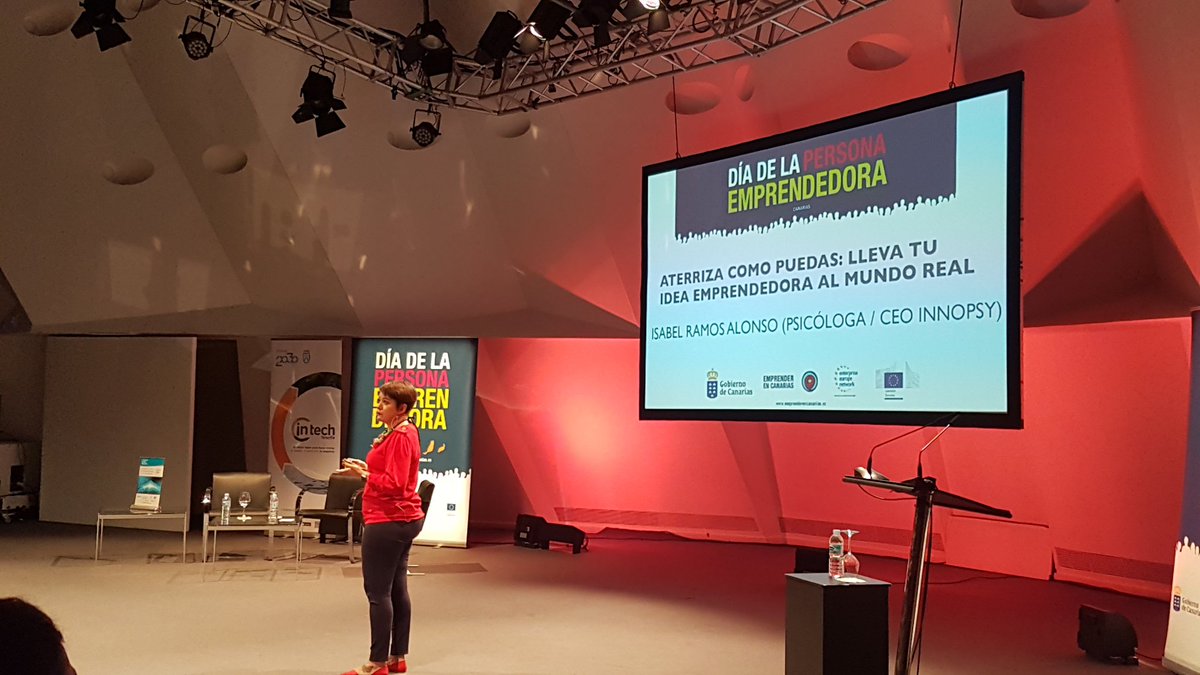 inzuasocial's tweet photo. @_Innopsy_  nos habla de equipos de trabajos diversos para enriquecer una empresa en #DPE18 #inzua https://t.co/7esNk5AdNv