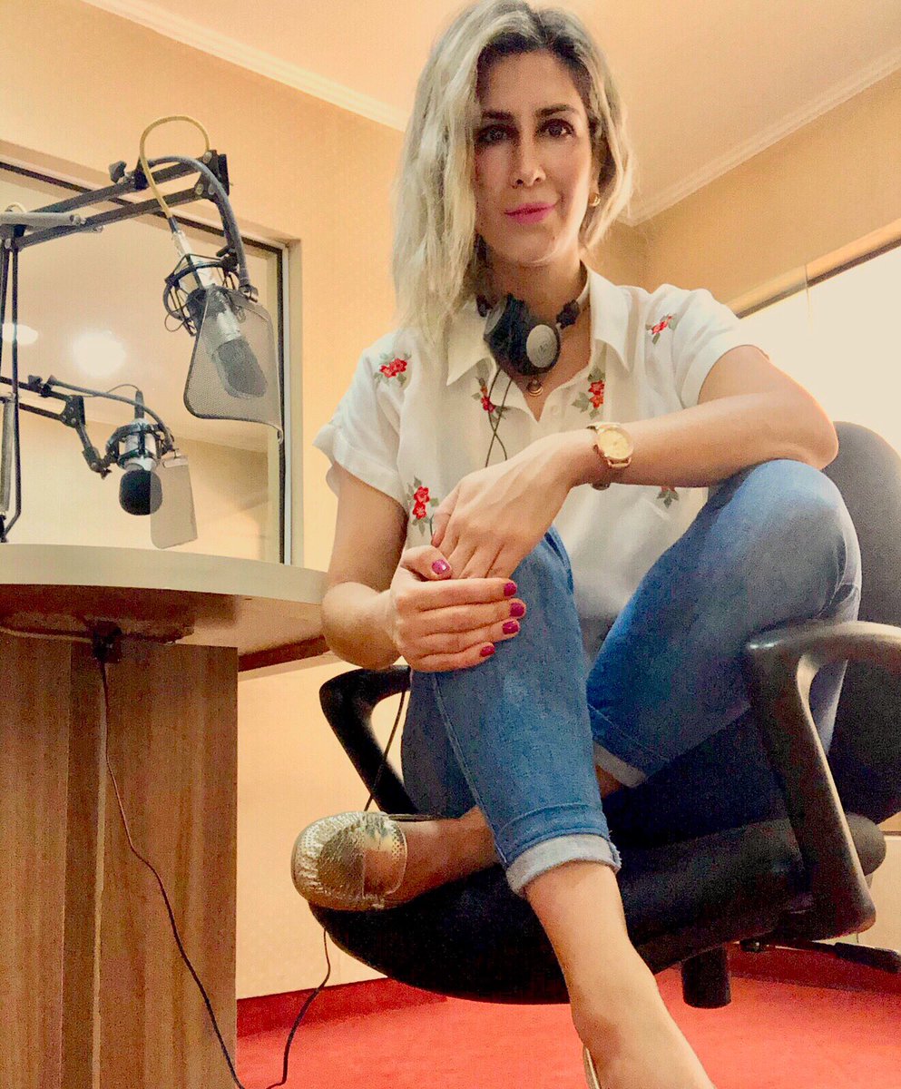 RomiChaparroS's tweet photo. Holaaa... ya estamos haciendo #MasMATINA en @RadioMas102 te enganchas ??? https://t.co/82HSZuPGtw