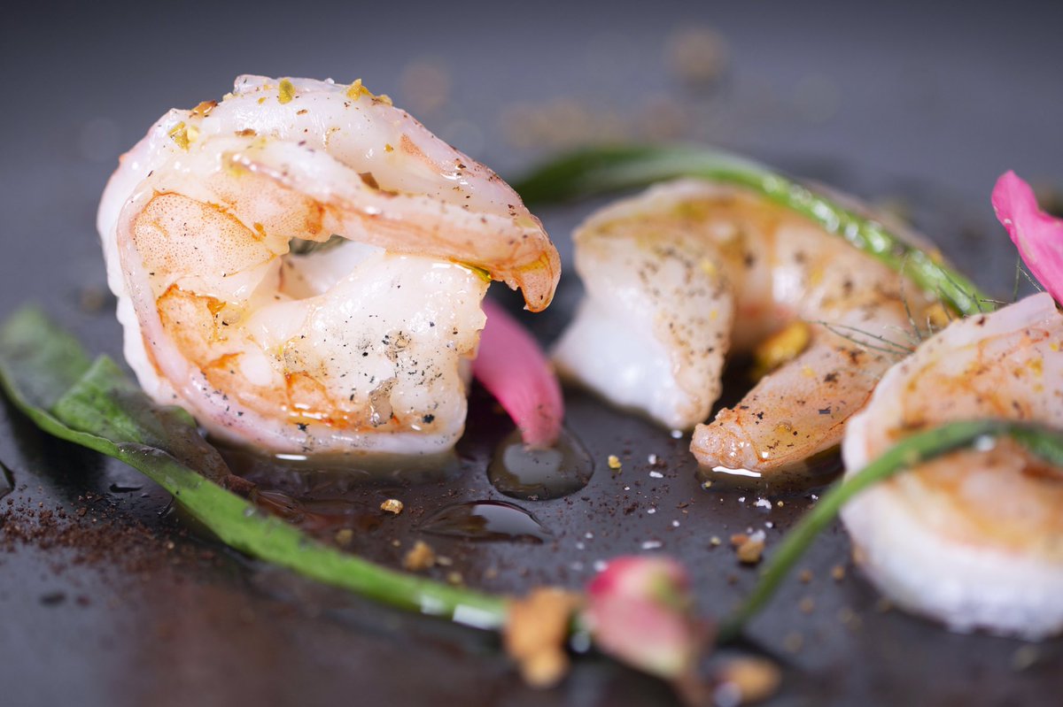 Mouth watering #prawns 💙

@fishisthedish’s #seafood of the month 

@danielpbritten #LKSXMAS chef @rakporcelaineu @LDNKitchenSoc @pavlovaandcream 

#specialityseafood #frozen #wholesale @BillingsgateCoL #CanaryWharf #UKRestaurant #Menus Seahawk.co.uk