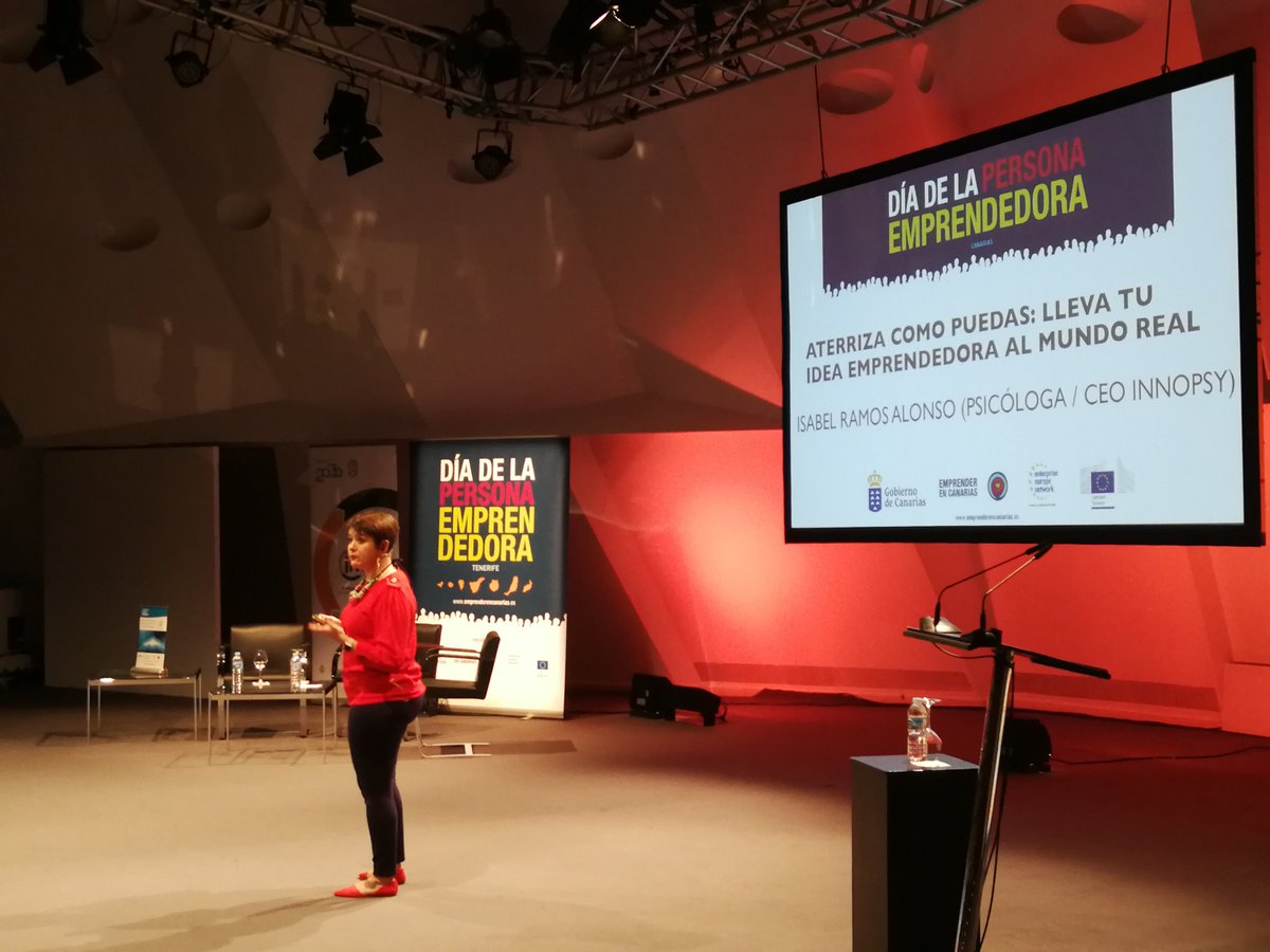 AlvaroMarMor's tweet photo. A mí que me encanta volar, apoyo completamente la ponencia de @isaramospsico porque es muy importante aterrizar para poder #emprender @_Innopsy_ #DPE18 https://t.co/uWDJya7bbA