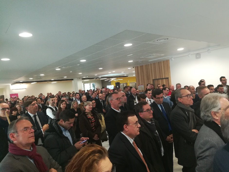 MedipoleLV's tweet photo. #EVENEMENT Aujourd'hui a lieu la remise des clés du @MedipoleLV en présence des équipes @CapioFrance et #Resamut, Dr Jean-Yves Grall, DG de l'ARS Auvergne Rhône-Alpes, @JeanPaulBret Maire de @Villeurbanne, ainsi que l'ensemble des collaborateurs du projet. https://t.co/kkv4qzVrPe