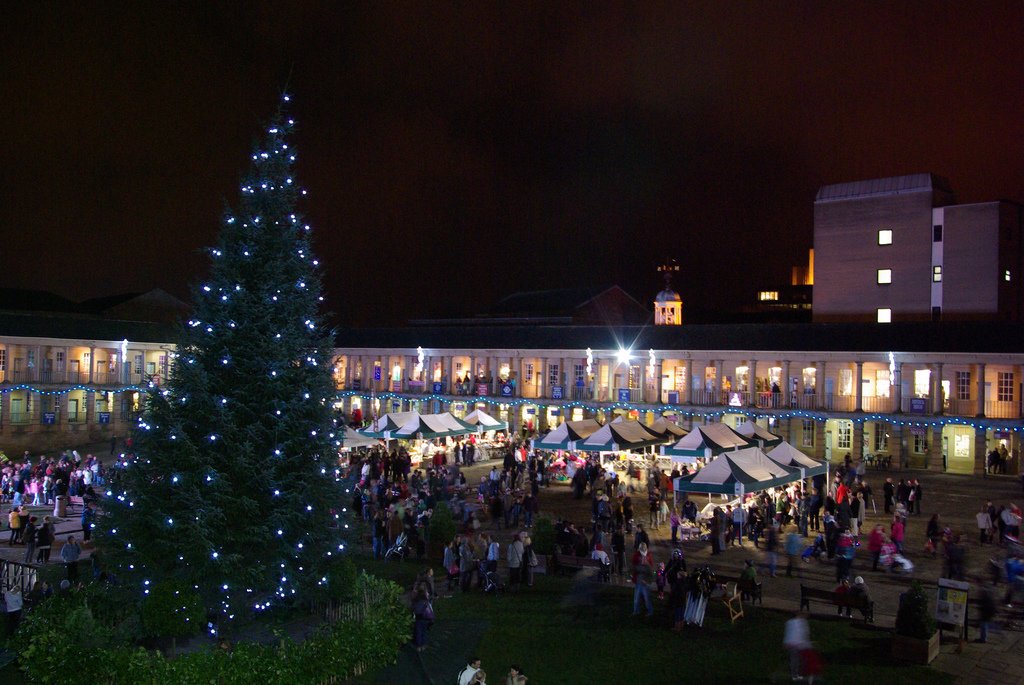 Retail_Services's tweet photo. Congratulations to #Halifax for an amazing afternoon on Saturday for the annual #ChristmasLights event. The town was full of people and the shopkeepers I know said there was a great buzz and people were making it a full day experience for the family. You don't get that online! https://t.co/T3IlRpFcTp