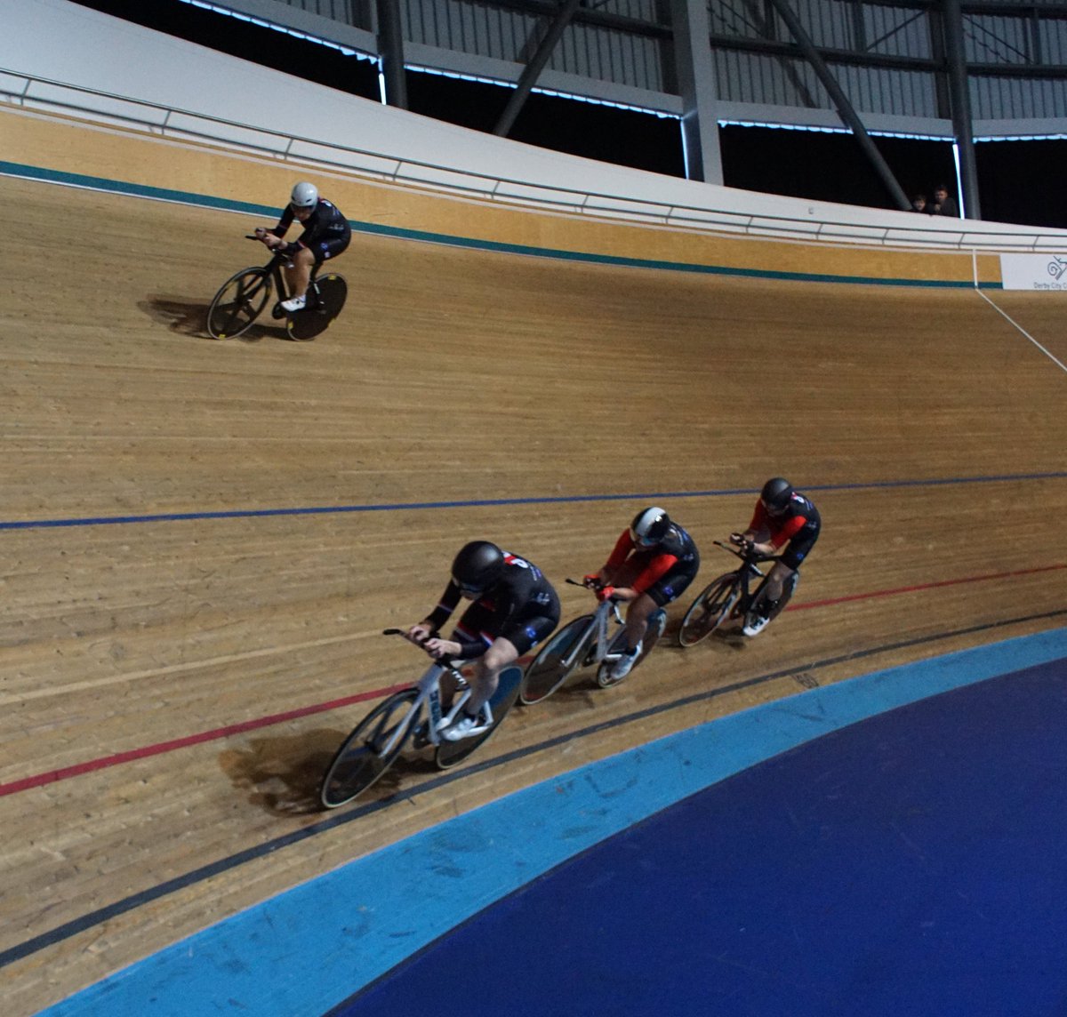 PyramidCycling's tweet photo. Great afternoon @derby_arena with @BorntoBikeRT yesterday talking track rings and team pursuiting #gainz #ukmfg https://t.co/u27F0EPHKK