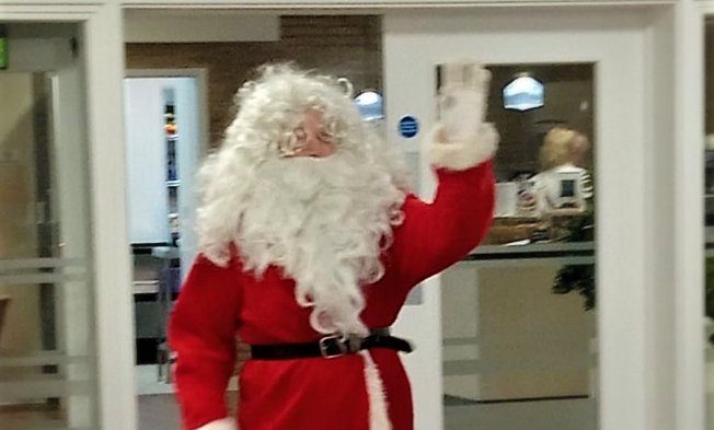 HighwoodMill's tweet photo. Ahead of our Christmas Fayre next week on Wed 5 Dec, Santa dropped by to visit us in our onsite restaurant Ingram's to ensure that plans were well underway and that our Scheme Managers had everything under control. He was most pleased and left the ladies to get on with the job! https://t.co/Wz82cBk4zY