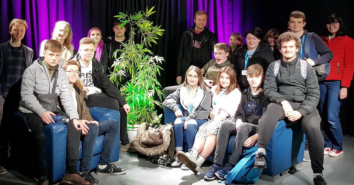 FarehamCollege's tweet image. Our #media students headed over to @solentuni last week. The students worked in teams as film crews, reporters and producers to create a full news programme, aided by the awesome equipment and facilities of the University's media department.