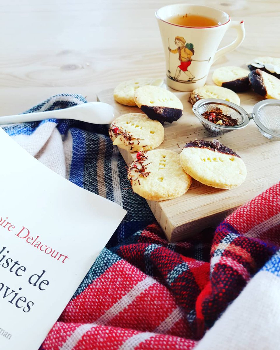 Le #christmas mood arrive doucement en #Alsace
Marchés, vin chaud 🍷&amp; #bredeles vous mettent dans l'ambiance 🎁
Sablés pimpés avec du
• sucre croquant, éclats de #chocolat 🍫 &amp; oranges douces
• thé #rooibos aux zestes 🍊 &amp; pains d'épices
de chez <a href="/SavorEtSenss/">Savor & Sens</a>
#ChristmasIsComing