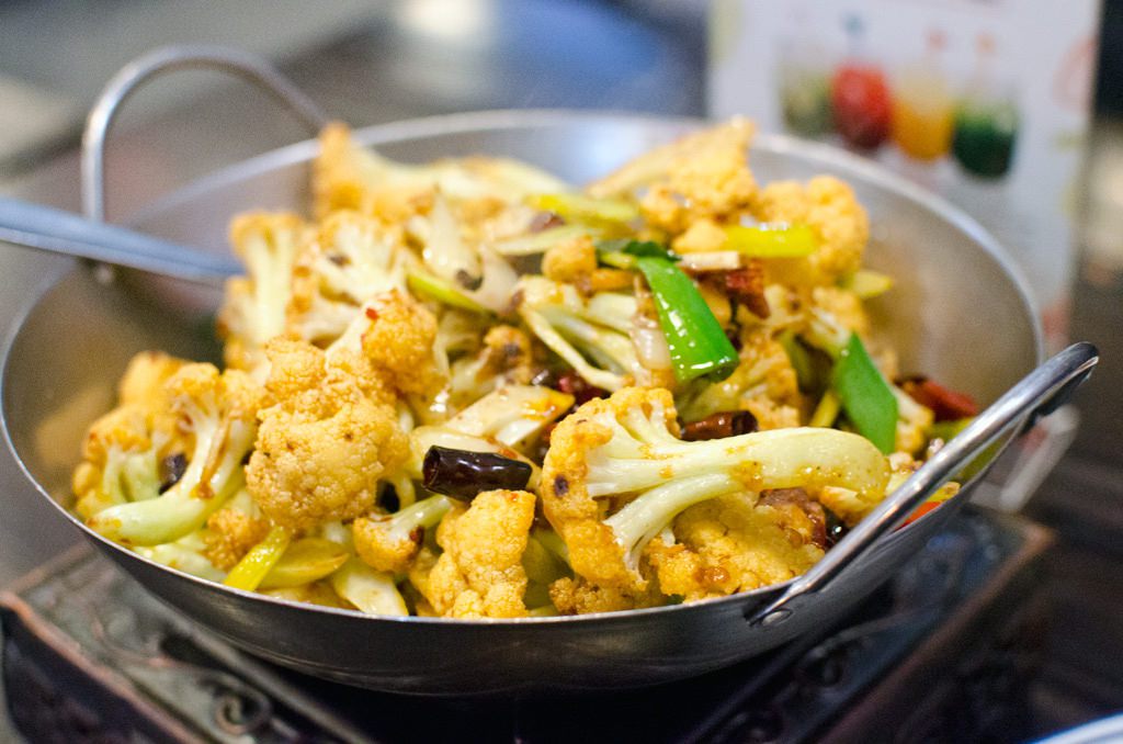 Celebrating Sichuan spice at Chuan Tian Xia in #sunsetpark brooklynvegetarian.wordpress.com/2018/11/26/cel…