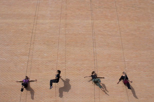 GravityLevity's tweet photo. #throwback to #VerticalDance Intensive in #Lisbon βοΈβοΈβοΈ This was the final block of intensive teaching for Lindsey in 2018. Preparations underway for a ton of professional development courses in January, #DissectingAerial, #EADFest2019 & new projects πππ
π·MaitaneUssia https://t.co/PqHppL7mY5