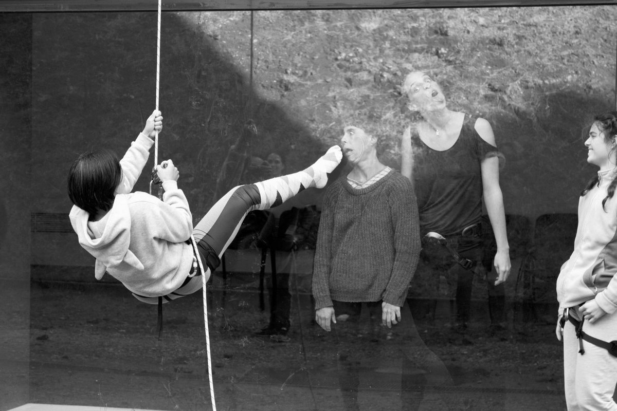GravityLevity's tweet photo. #throwback to #VerticalDance Intensive in #Lisbon βοΈβοΈβοΈ This was the final block of intensive teaching for Lindsey in 2018. Preparations underway for a ton of professional development courses in January, #DissectingAerial, #EADFest2019 & new projects πππ
π·MaitaneUssia https://t.co/PqHppL7mY5