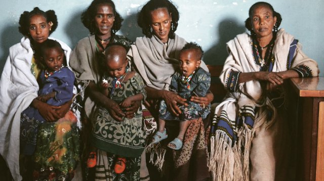 Ethiopiaid's tweet photo. Your #generosity this #GivingTuesday can help train Safe Motherhood Ambassadors and give a grieving young mother suffering from obstetric fistula her life back.
Read more about #HealingHandsofJoy @HHOJ and donate: https://t.co/C3hWAJwaNg https://t.co/dfu34v4eUO