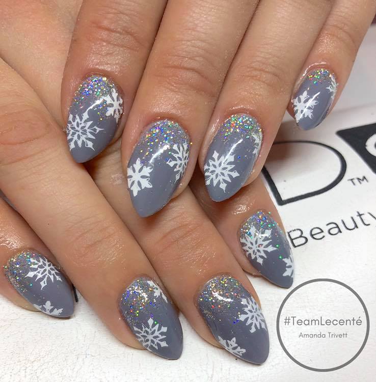 The prettiest snowflake nails by <a href="/nailsashburton/">Amanda Trivett</a> using our ever stunning Everest Super Holo! #lovelecente #lecenteglitter #nailart #glitternails #nailinspo #nailgoals #glitter #nailtechs