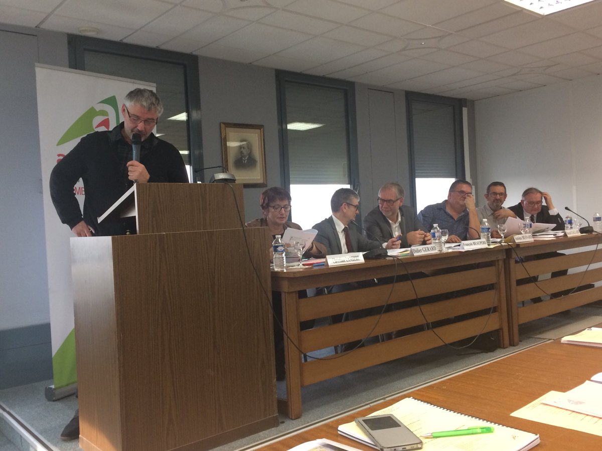 ChambagriPdL's tweet photo. 18 unités #methanisation en fonctionnement dans le @Maine_et_Loire , 13 projets à l étude . Une belle dynamique dixit DEnis Asseray lors de la session #chambagri https://t.co/BYAtBPQBQQ