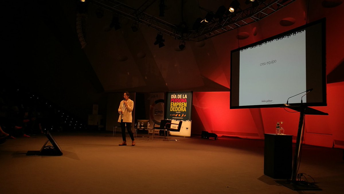BrandPersonalES's tweet photo. Un gustazo escuchar en #DPE18 a mi querida amiga @belengalmar aterrizando las ideas y convertirlas en proyectos #HacemosMarketing https://t.co/UnGhgXXgyt
