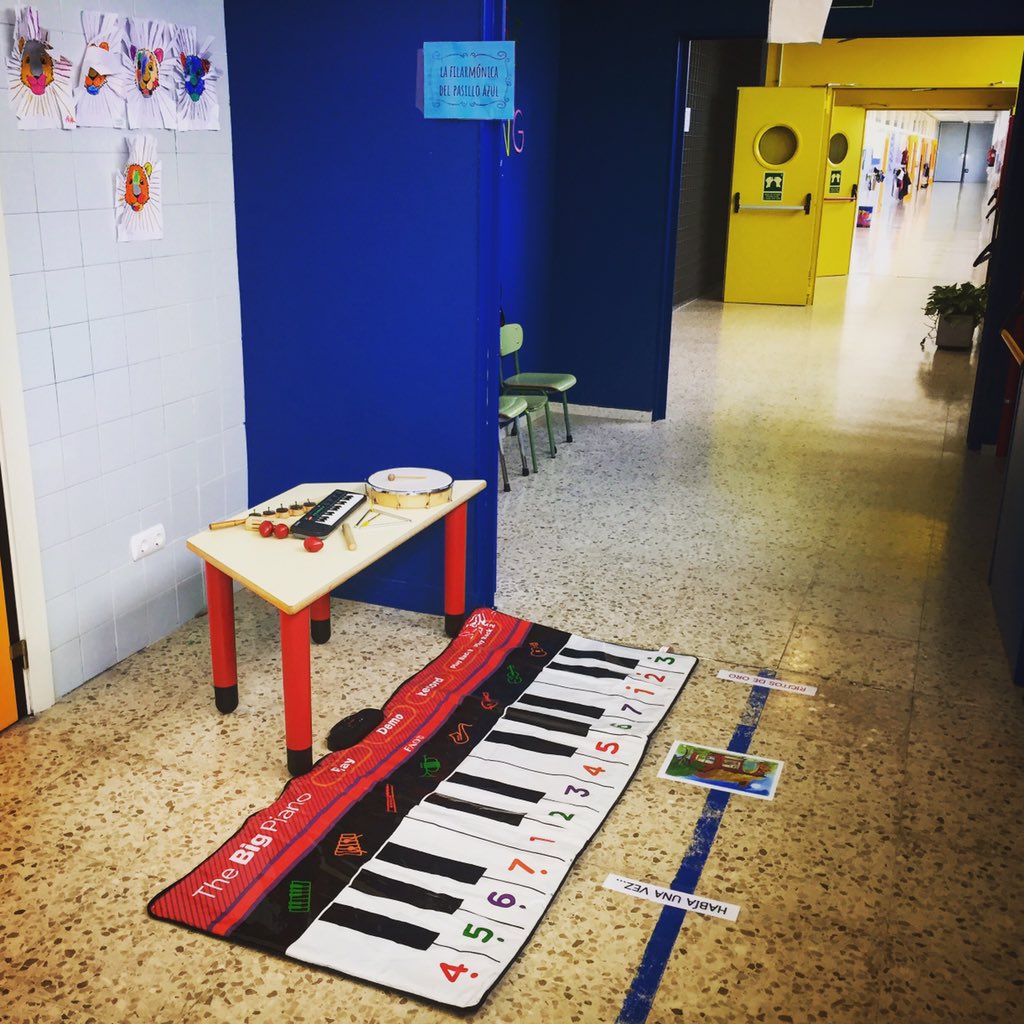 CNSRecuerdo's tweet photo. ¿Me oyen? ¿Me escuchan? La semana del oído ha comenzado en 2° de Ed. Infantil. Toca afinar mucho para disfrutar de los rincones y de las mesas de experimentación que hay en el pasillo. #infantilrecuerdo #losentidos #eloido #vivalacreatividad https://t.co/FxC6TWNPAH