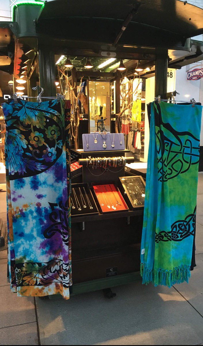ArtDesignOnlin's tweet photo. Join us at our kiosk on the 3rd Street Promenade for this holiday season! (Just mention this ad and receive 10% off any item from now until December 2nd). Check out our selection of #Sterling #Silver &amp; #Stainless #Steel #Jewelry, in addition to #Wraps &amp; #Tapestries!

#Holiday https://t.co/pXqa2IzrD5