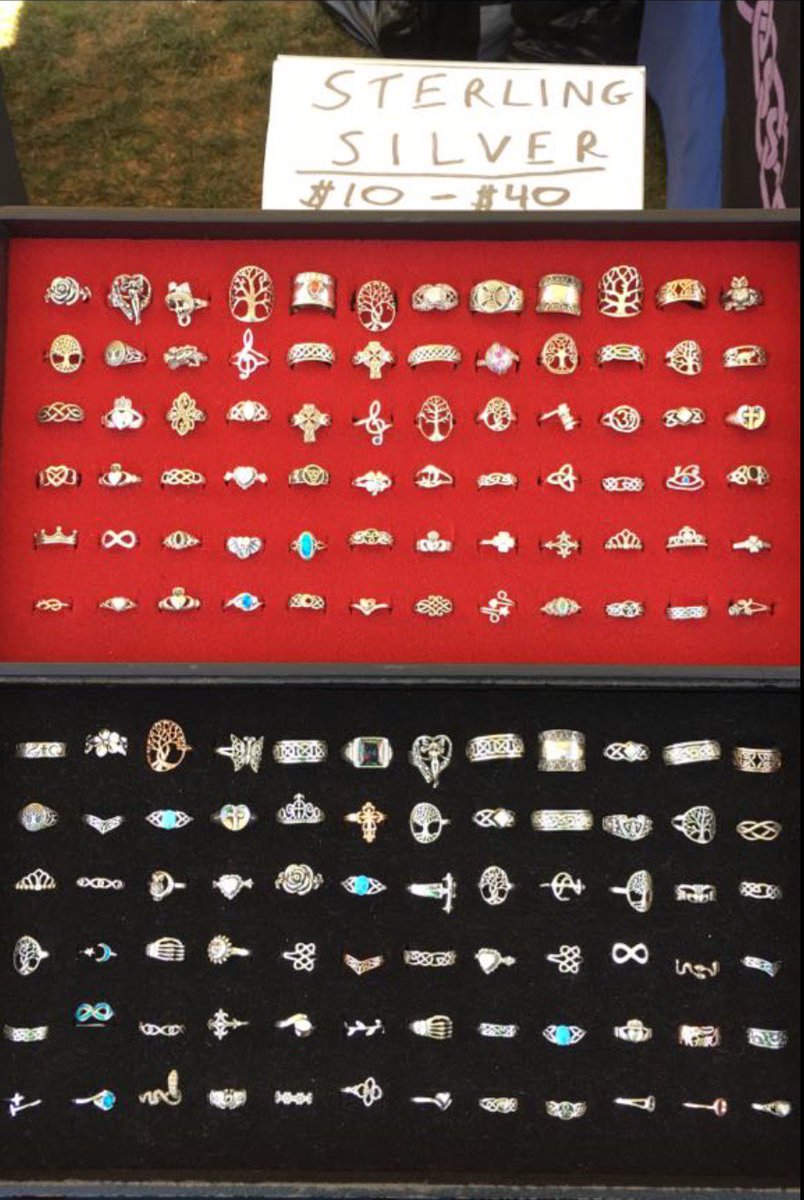 ArtDesignOnlin's tweet photo. Join us at our kiosk on the 3rd Street Promenade for this holiday season! (Just mention this ad and receive 10% off any item from now until December 2nd). Check out our selection of #Sterling #Silver &amp; #Stainless #Steel #Jewelry, in addition to #Wraps &amp; #Tapestries!

#Holiday https://t.co/pXqa2IzrD5