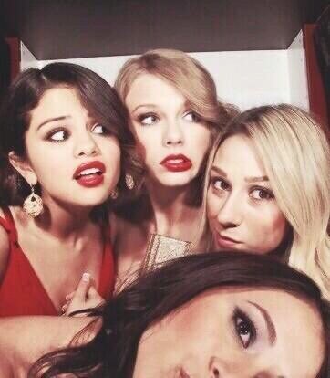 shelleysversion's tweet photo. appreciation post for one of the best friendships ever to exist https://t.co/iAXwTb5Lip